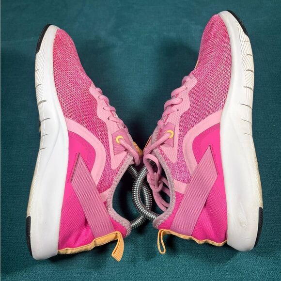 Size 7.5 - Women’s Nike Flex Trainer pink shoes - Picture 5 of 8